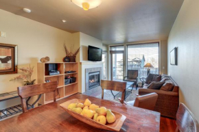 Pool and Beach Access Resort Getaway on Lake Chelan